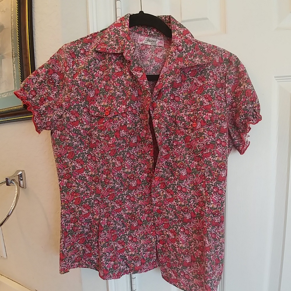 Floral top 83% polyester 17% algodon